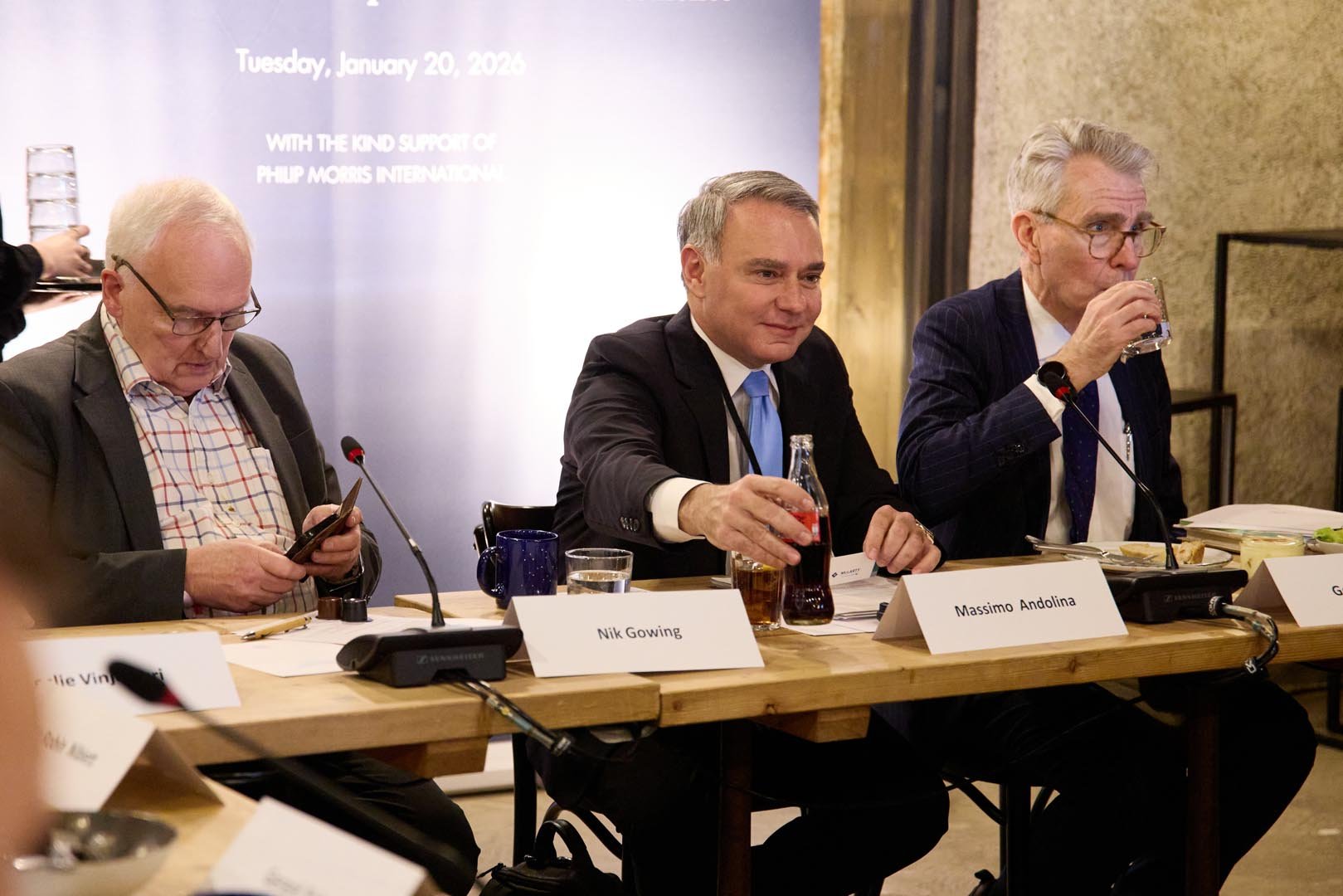 Delphi Roundtable at Davos 2-1